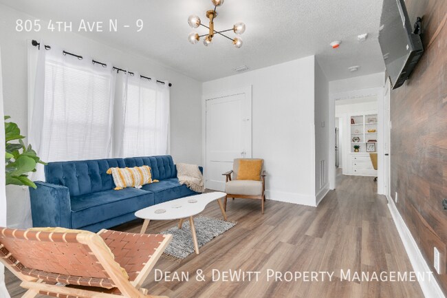 Building Photo - 805 4th Ave N