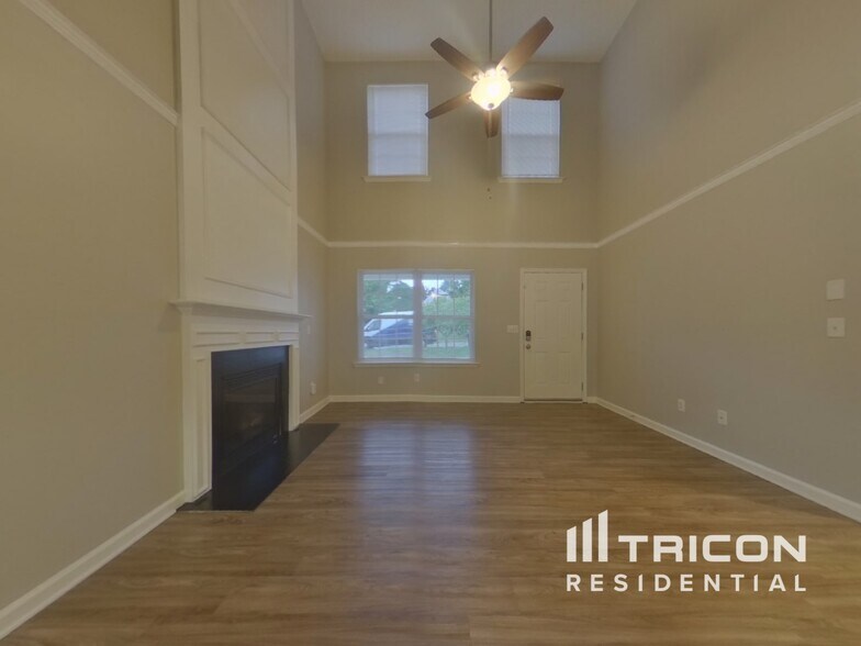 Building Photo - 121 Riglaw Cir
