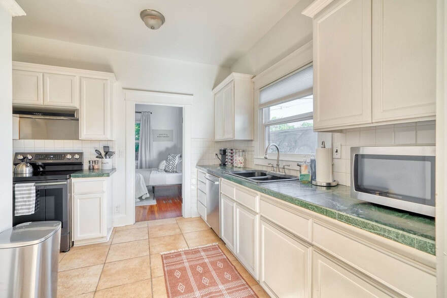 Building Photo - 4500 NE Garfield Ave.