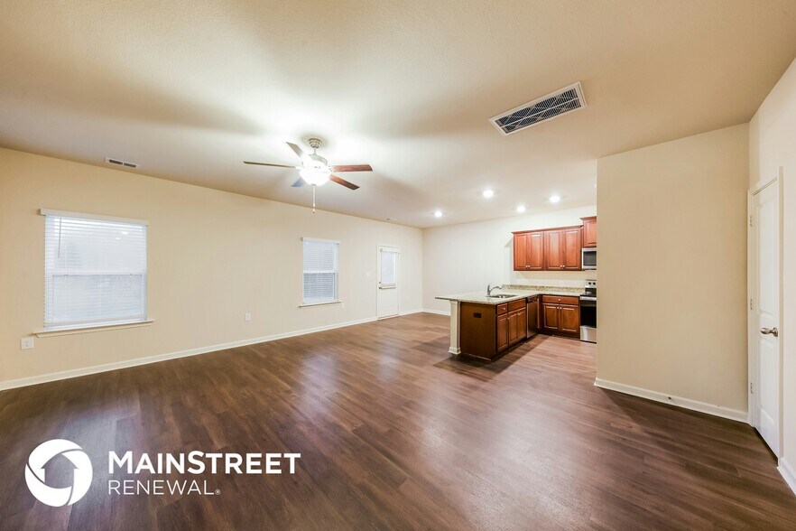 Building Photo - 660 Clover Cir