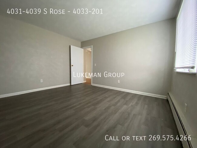 Building Photo - 4033 S Rose St # 201 2BD/1BATH Oakhurst Ap...