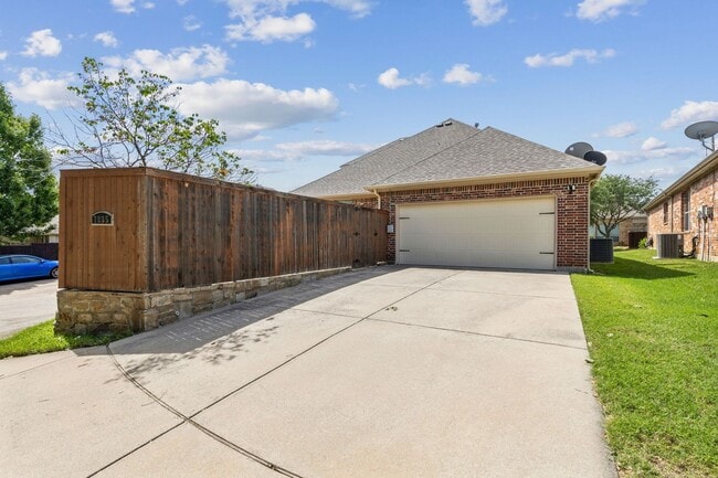 Building Photo - Elegant Living in Fountain Ridge – A Seren...