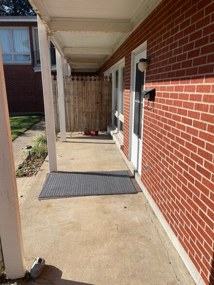 Building Photo - 407 W Stephen Foster Ave