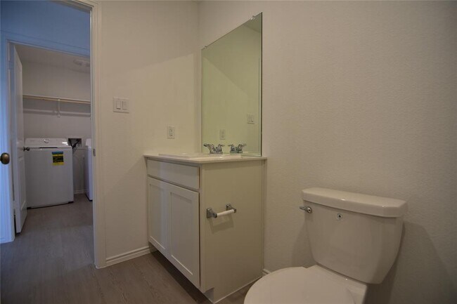 Building Photo - 373 Keefer