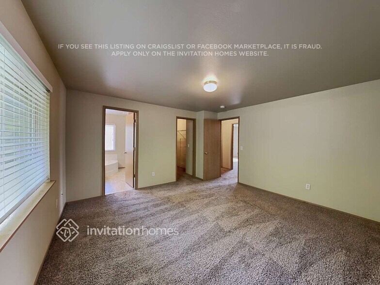 Building Photo - 14904 Woodland Ave E