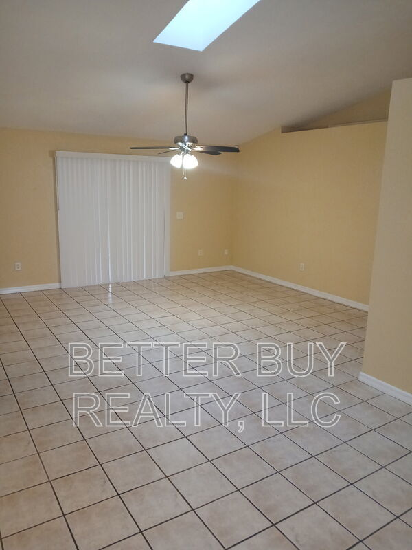 Building Photo - 66 Lindsay Dr