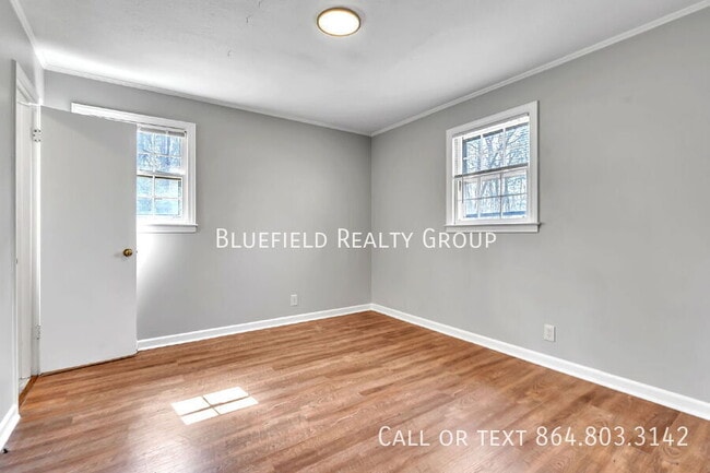 Building Photo - 107 111 River Rd Cir