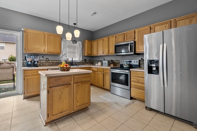 Building Photo - Luxurious 5-Bed, 2.5-Bath Home with Solar Panels in Newport News