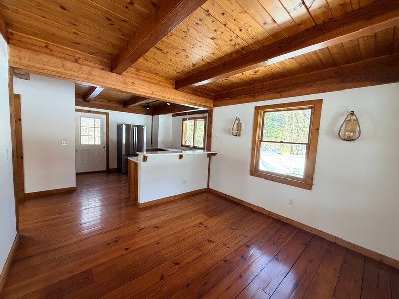 Building Photo - 249 Woodbury Rd