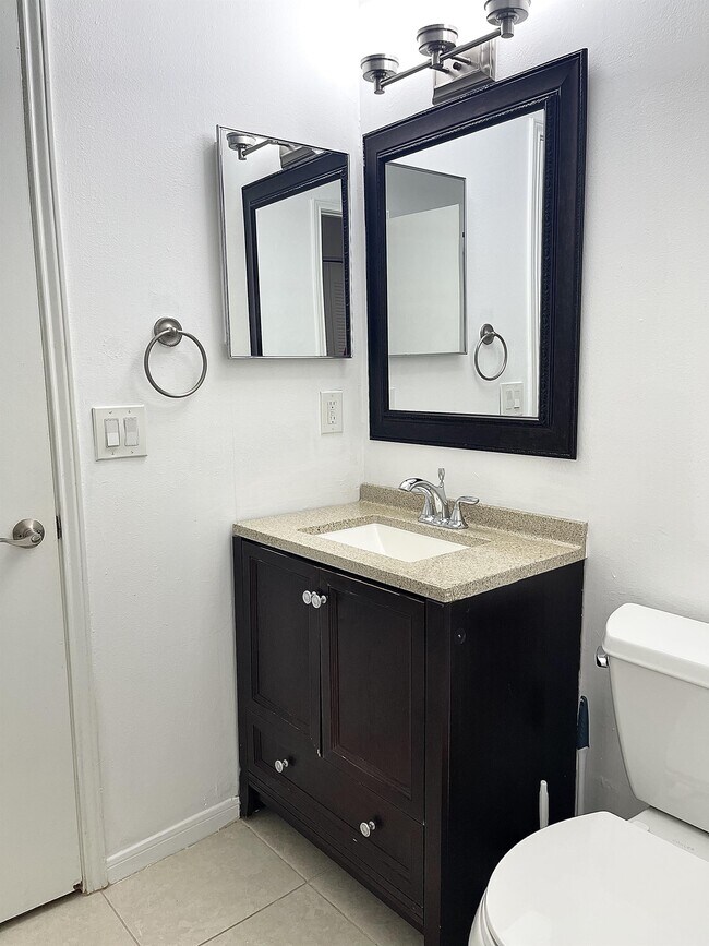 Building Photo - 2516 Grassy Point Dr