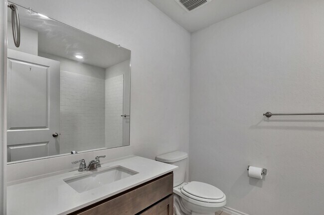 Building Photo - Royce City Home