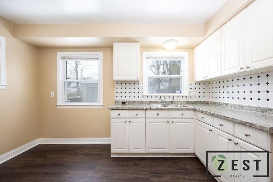 Building Photo - OPEN HOUSE SATURDAY MAY 3RD 2025 10-10:30A...