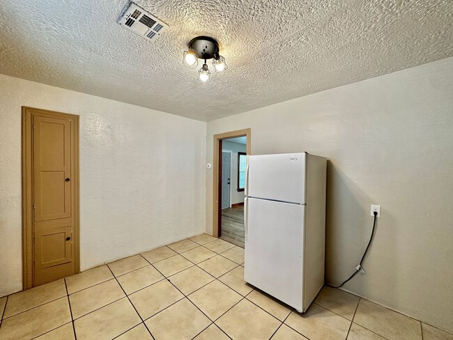 Building Photo - 3 Bedroom