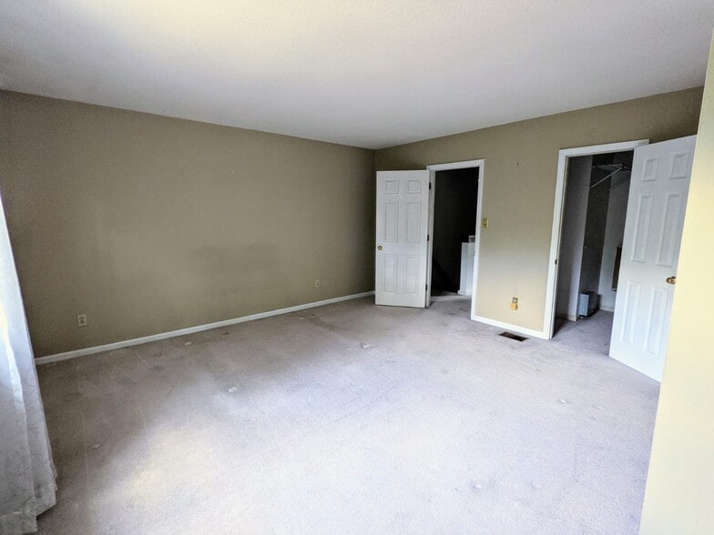 Master Bedroom with walk in closet - 2719 New Hamlin Way