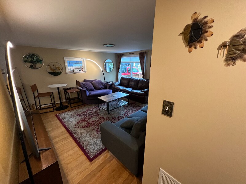 Building Photo - 3209 Lois Dr