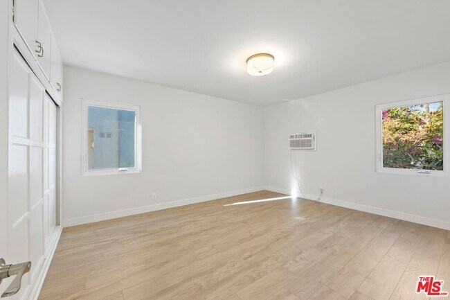 Building Photo - 1248 N Crescent Heights Blvd