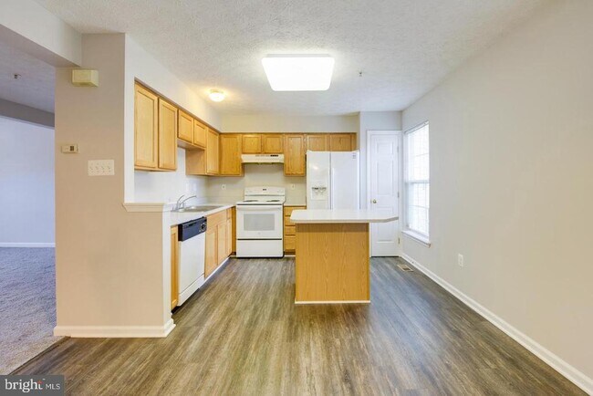 Building Photo - 9307 Vanguard Ct