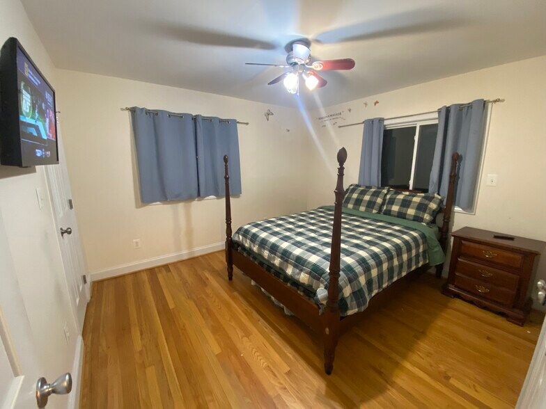 Building Photo - 4131 Cupp Dr
