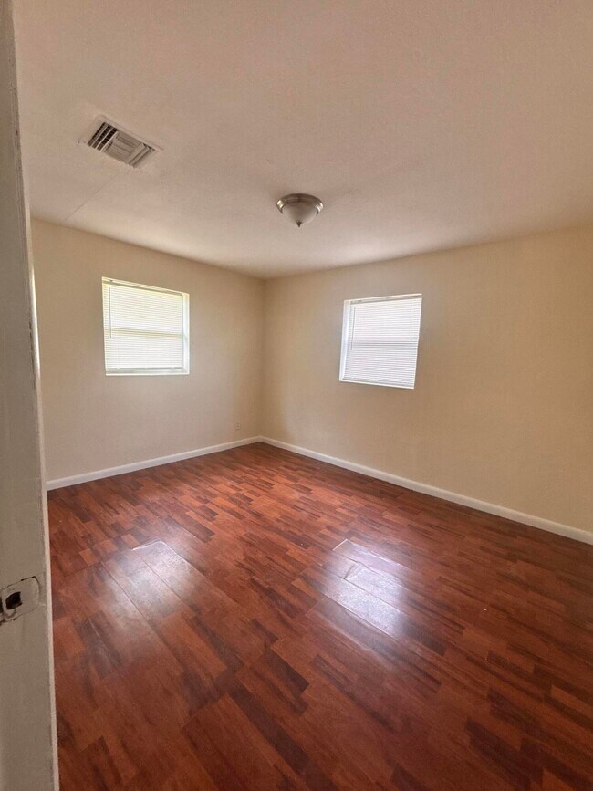 Building Photo - 4285 SW 49th St