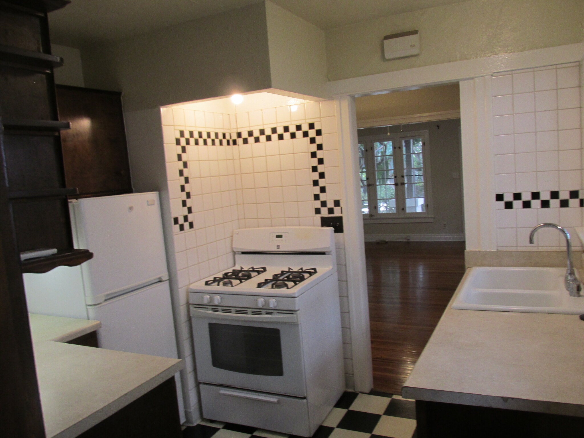 Kitchen looking toward front of house - 502 N Vista St
