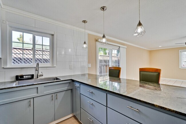Building Photo - Excellent 2 Bed 1 Bath Home in Santa Clara!