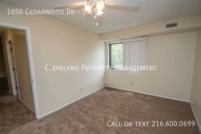 Building Photo - Convenient Westlake Condo!