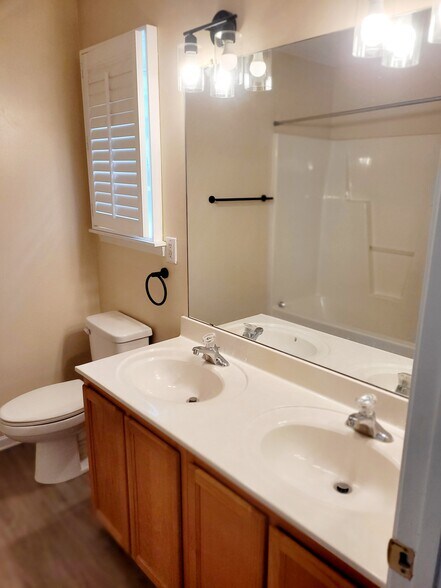 Building Photo - 10920 Kinston Ridge Pl