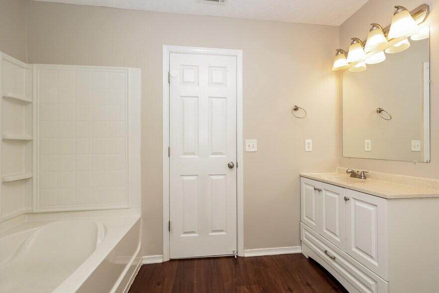 Building Photo - 5576 Dory Dr