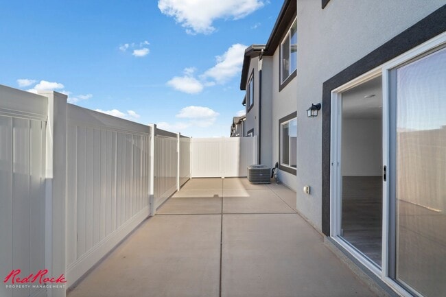 Building Photo - A Lovely 3 Bedroom Townhome designed for Elevated Living!