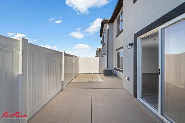 Building Photo - A Lovely 3 Bedroom Townhome with Amazing Amenities!