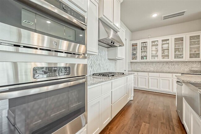 Building Photo - 13306 Stoneleigh Terrace Dr