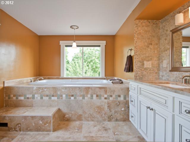 Building Photo - Remodeled Portland 3 Bd/2 Bth Craftsman Home.
