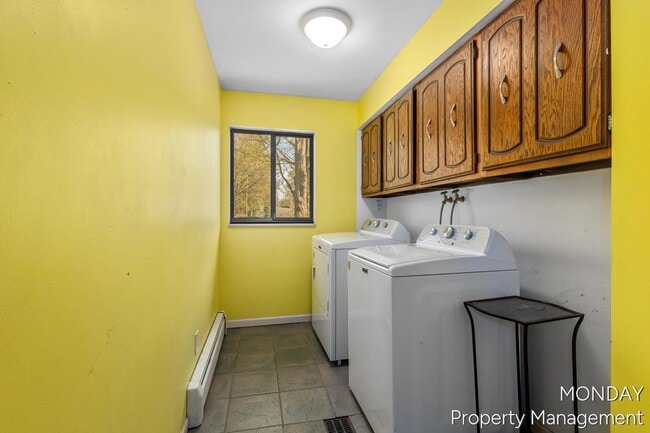 Building Photo - 143 Gaines St SE