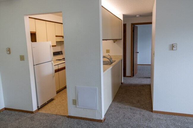 Building Photo - $1,025 | 2 Bedroom, 1 Bathroom Apartment |...