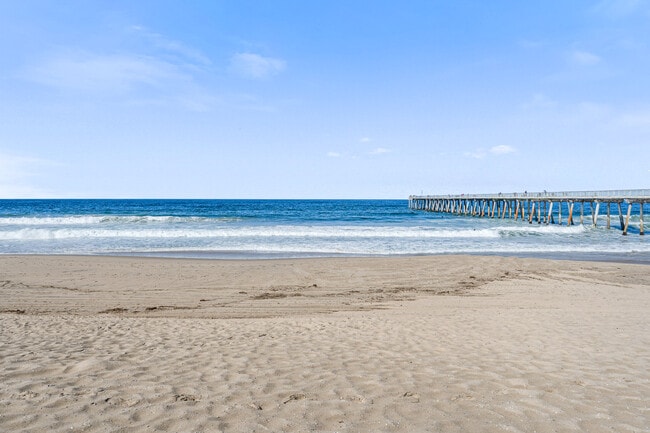 Beach that is walking distance - 1720 Ardmore Ave