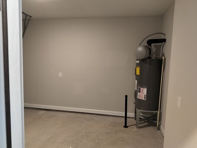 Building Photo - 1051 McKay Dr