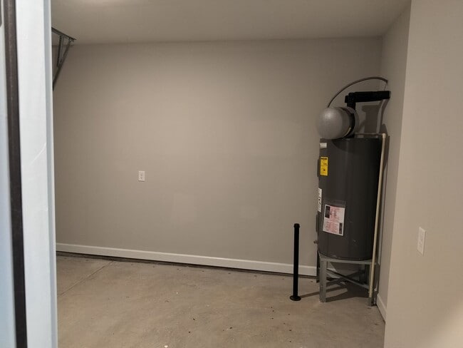 Building Photo - Hidden Gen 2