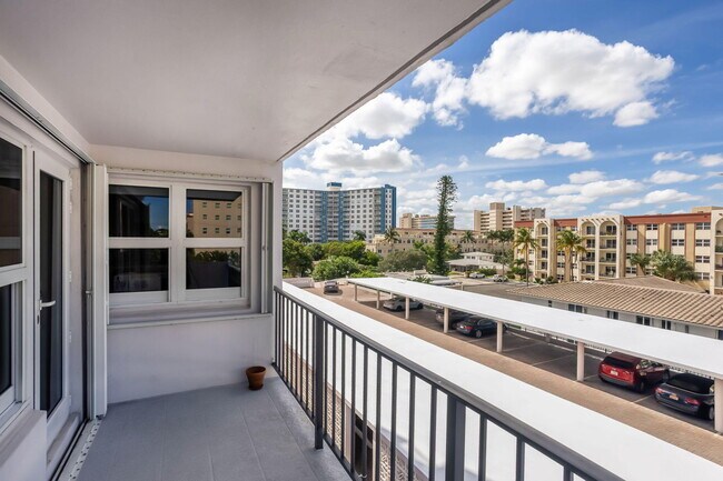 Building Photo - 405 N Ocean Blvd