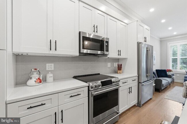 Building Photo - 1343 Otis Pl NW