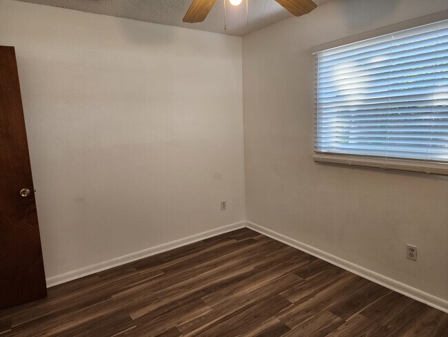 Building Photo - 14532 Knoll Ridge Dr