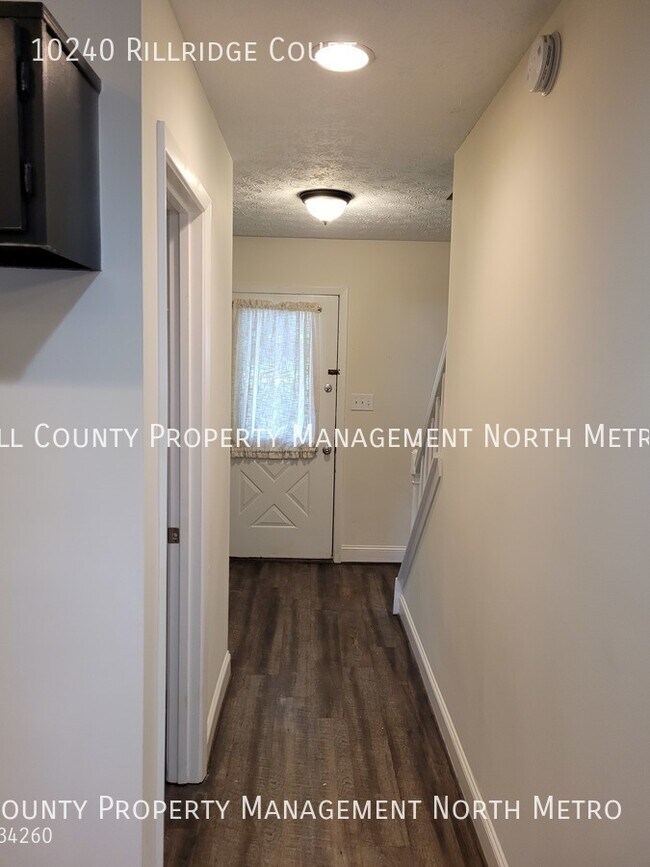 Building Photo - 10240 Rillridge Court