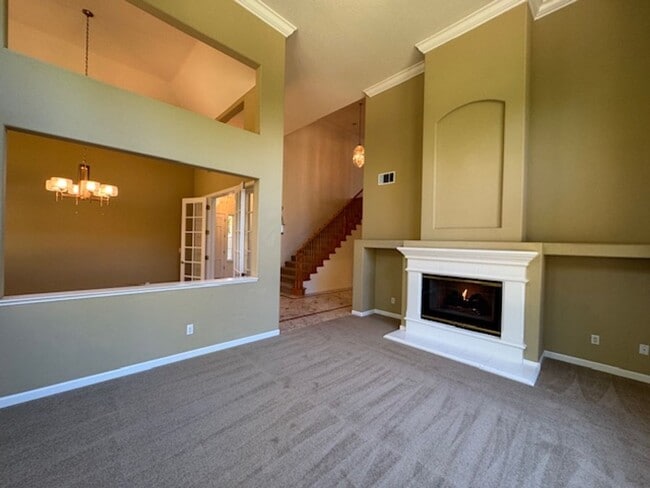 Building Photo - Gorgeous 5 bedroom + office, 4.5 bath Alam...