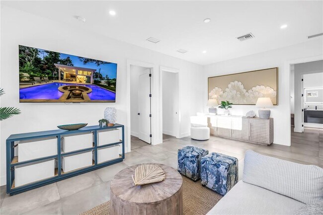 Building Photo - 2065 Goldenrod St