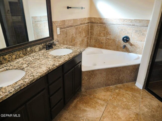 Building Photo - 2828 Bear Rock Pl