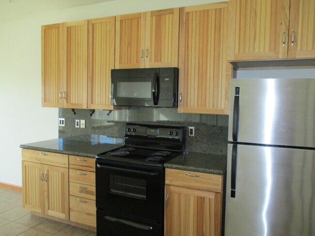 Building Photo - Spacious east side home