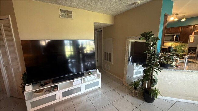 Building Photo - 4690 Pembrook Pl