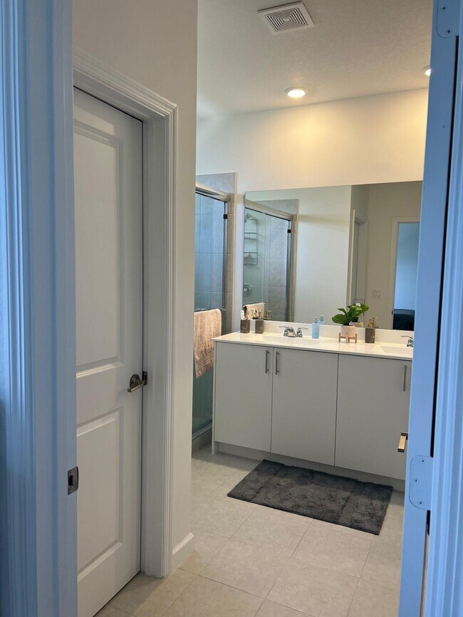 Building Photo - 3024 Green Palm Ct