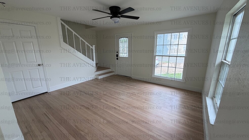 Building Photo - 305 N Oak Cliff Blvd
