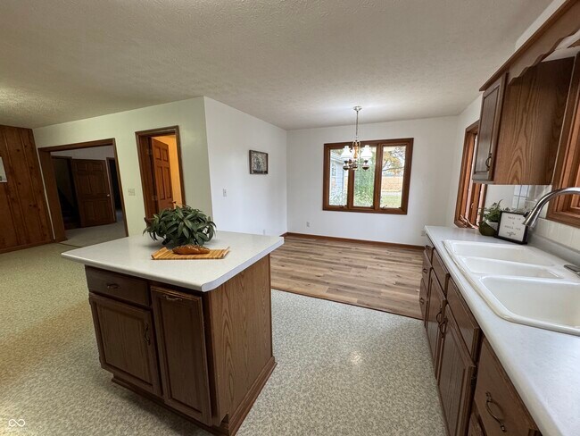 Building Photo - 2010 N 675 E