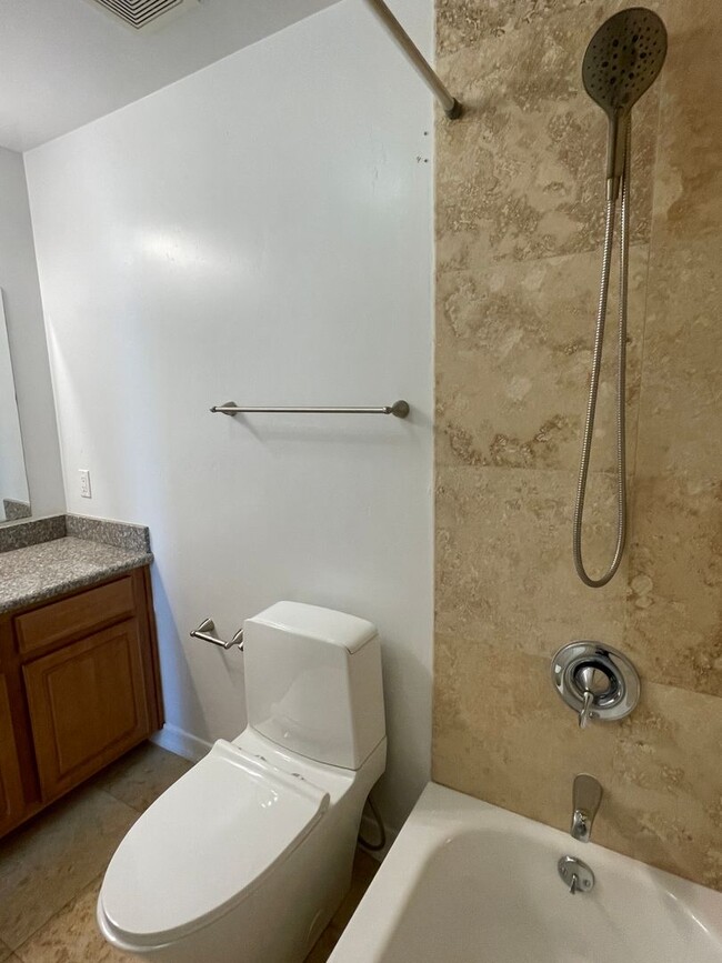 Building Photo - Beautiful Remodeled Condo In North Park w/...